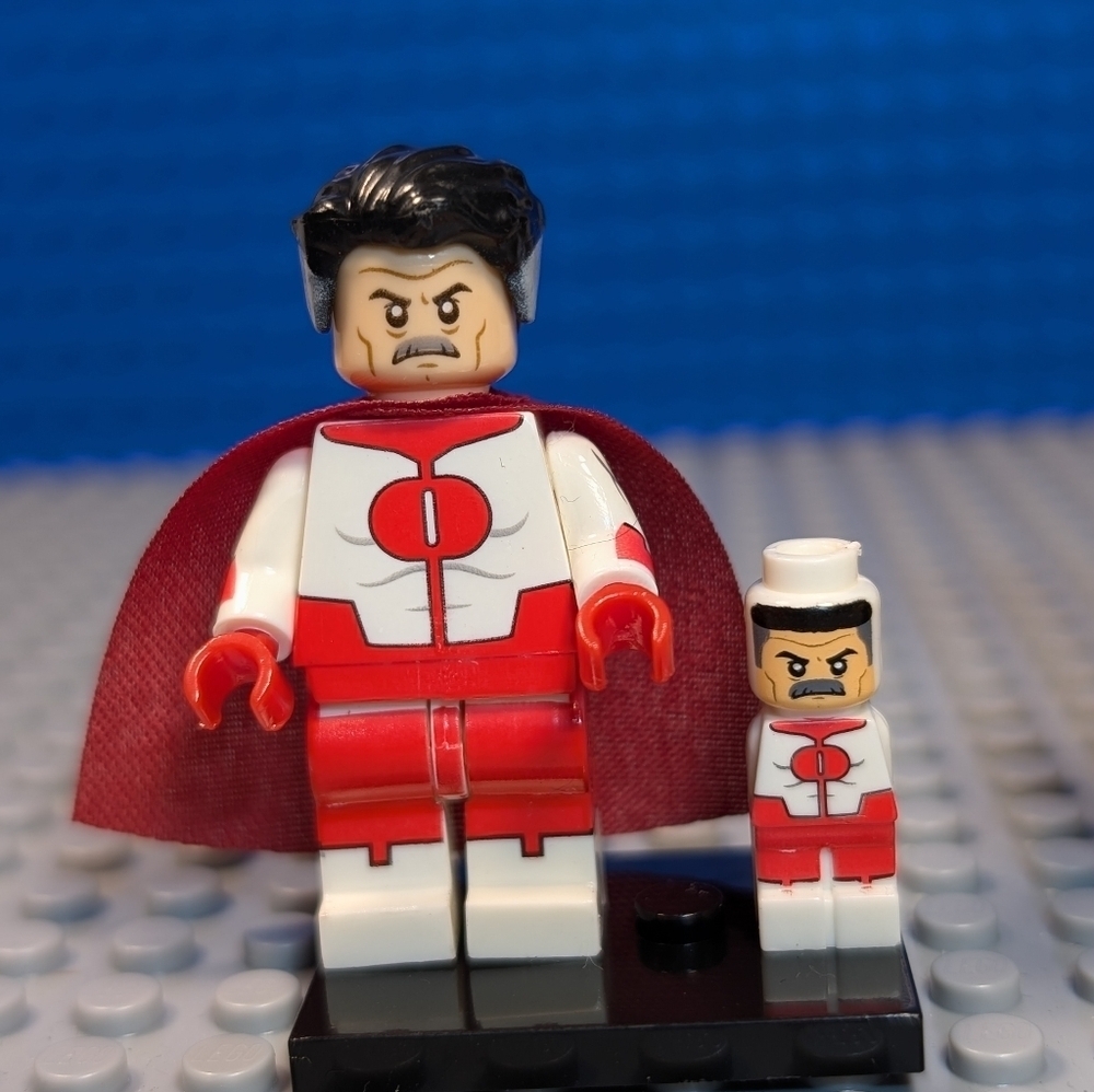 2 Minifigures- Invincible and Omni Man Anime Action Figure Collectible - Picture 3 of 6